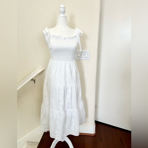 SHEIN Mulvari Shirred Knot Shoulder
Ruffle Hem Schiffy MIDI Dress Size M
White - Picture 6 of 14